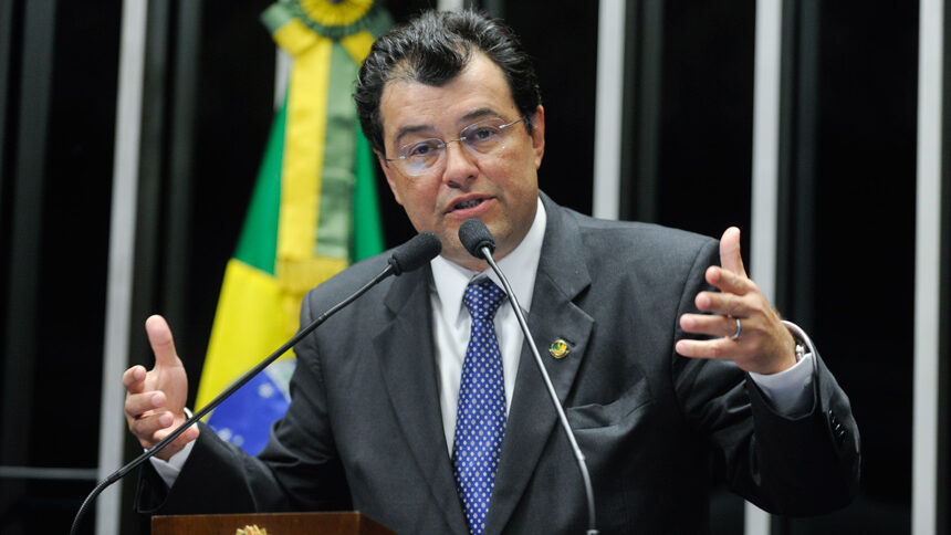 Bancada do MDB no Senado votará contra PEC da blindagem, diz Eduardo Braga