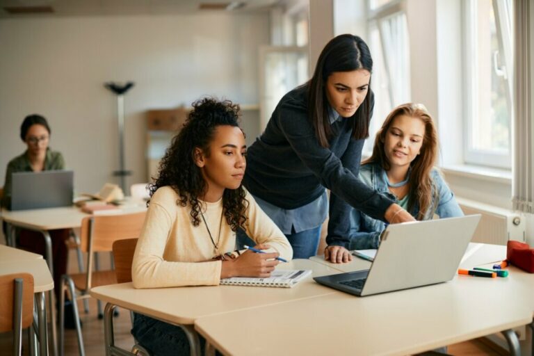 Entenda as diferenças entre regência verbal e nominal