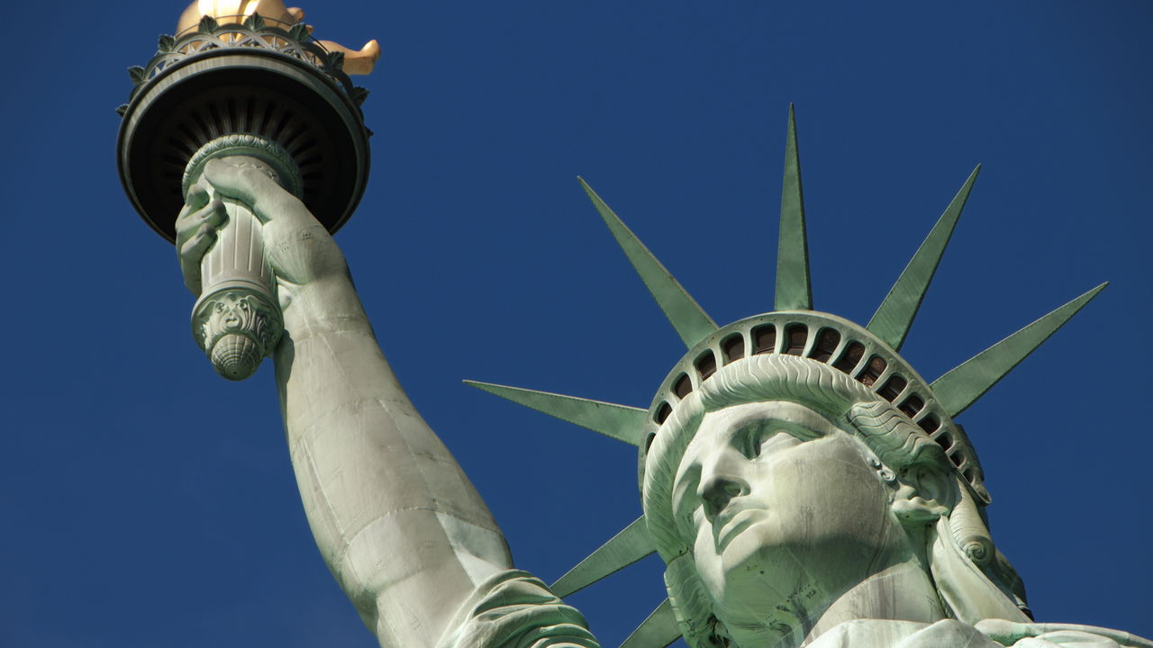 Estátua da Liberdade da Havan é incendiada em Pernambuco