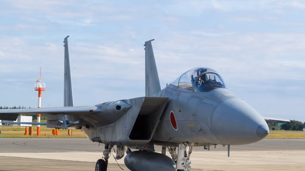 Como o F-15 Eagle continua relevante mesmo após décadas