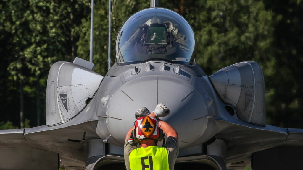 Por US$ 3,42 bi, EUA autorizam venda de doze caças F-16 para a Força Aérea do Peru - Créditos: depositphotos.com / adameq2