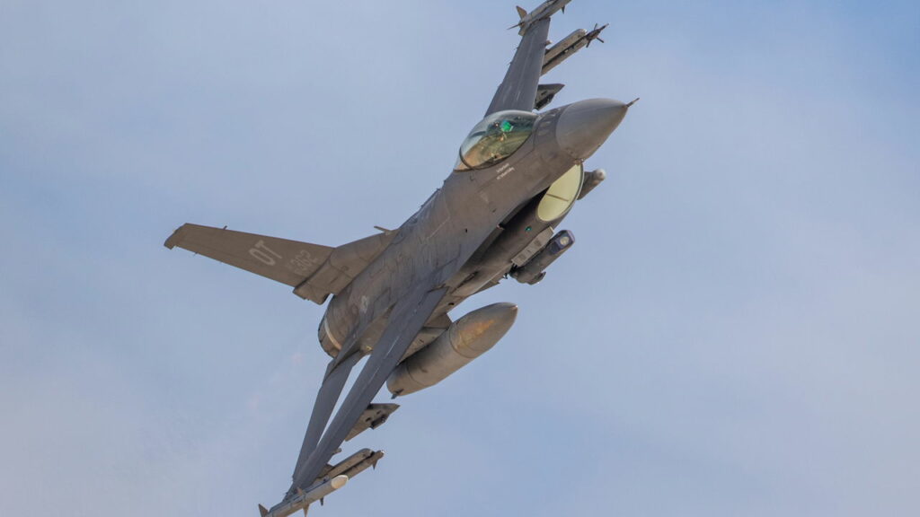 Lockheed Martin fecha acordo de US$ 26 milhões para dar suporte aos F-16 da Ucrânia