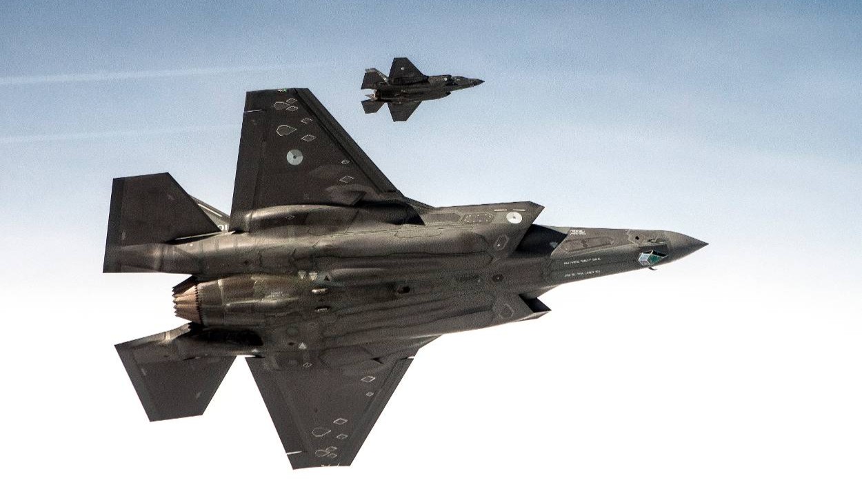 Otan intercepta cinco caças russos perto da Lituânia