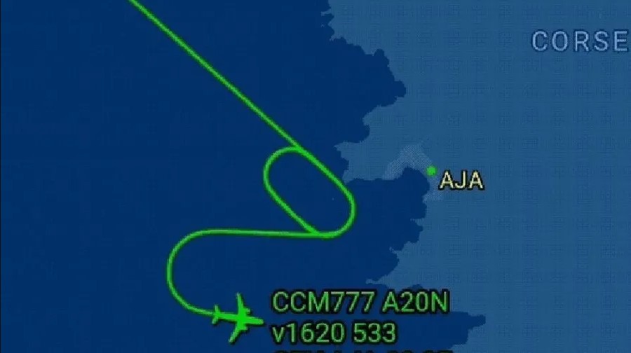Controlador de vôo cai no sono e avião fica "preso" no ar - Créditos: Reprodução/FlightAware