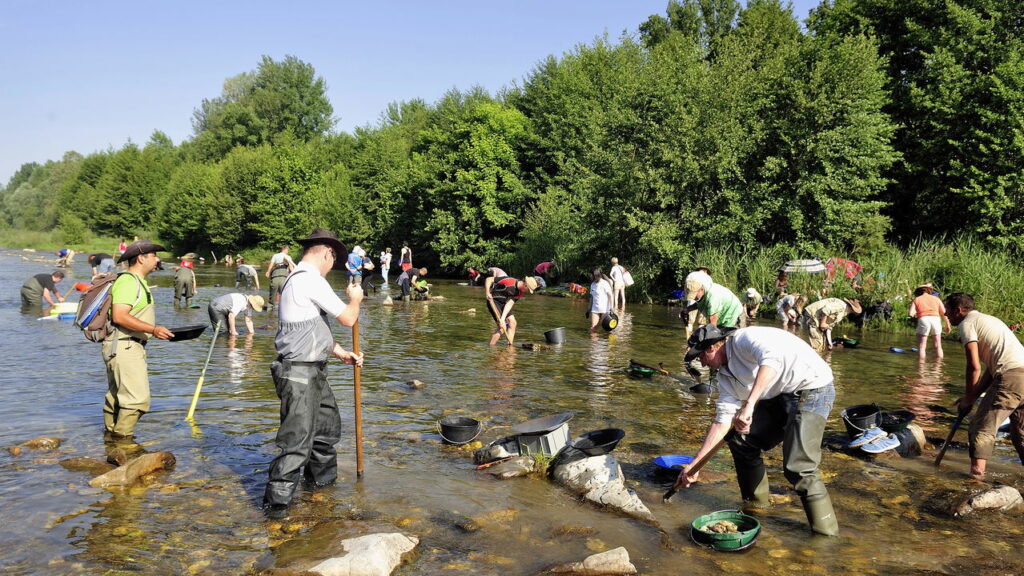 Descoberta do século: Encontrado rio com toneladas de ouro que pertence integralmente a um único país - Créditos: depositphotos.com / Gilles_Paire