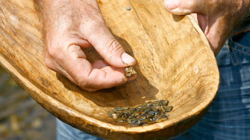 Descoberta do século: Encontrado rio com toneladas de ouro que pertence integralmente a um único país