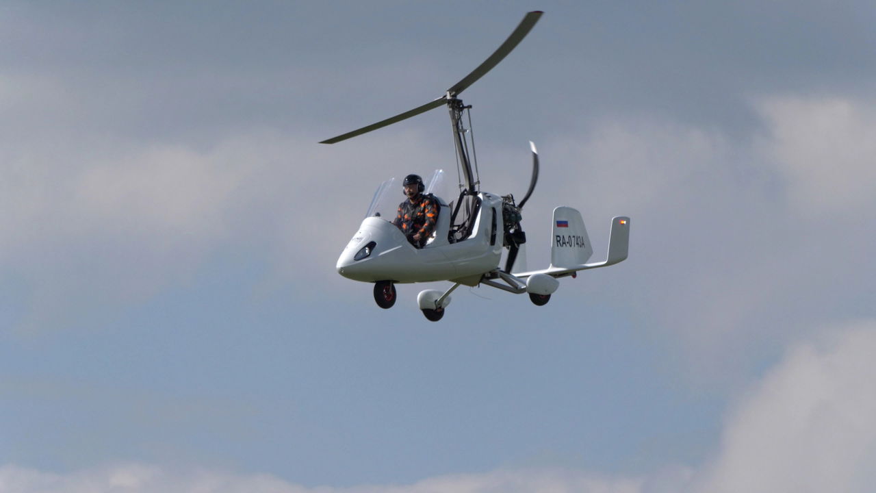 Influenciador digital falece em acidente aéreo no meio de uma livestream