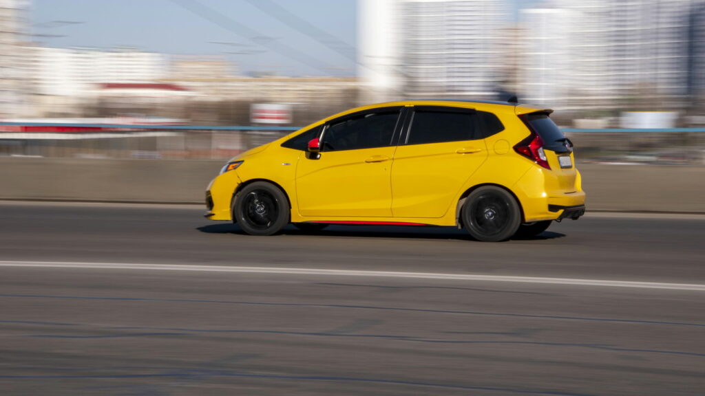 3 Carros confiáveis e potentes por até R$ 50 mil que fogem dos populares 1.0