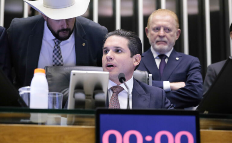 Crusoé: Uma república moribunda