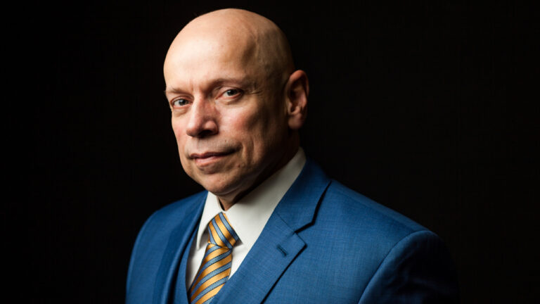 Leandro Karnal rebate críticas por propaganda de banco