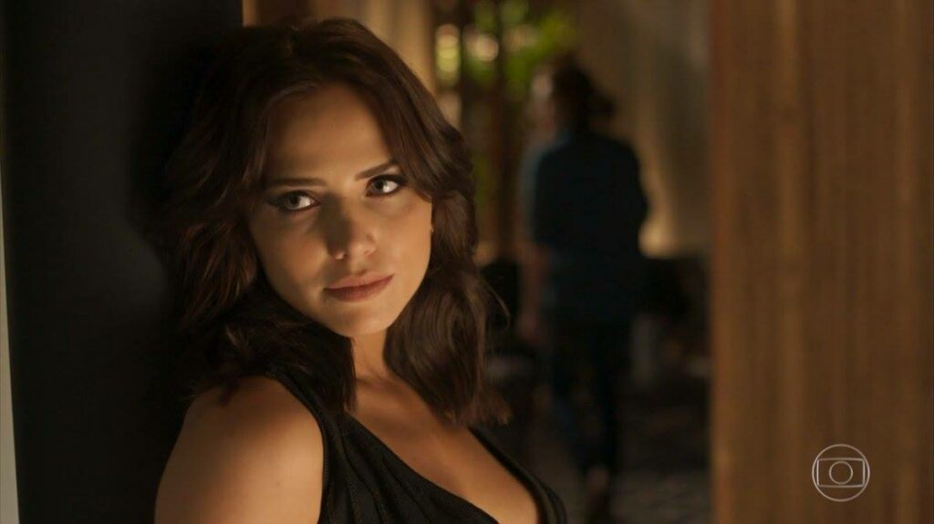Letícia Colin admite arrependimento por novela da Globo