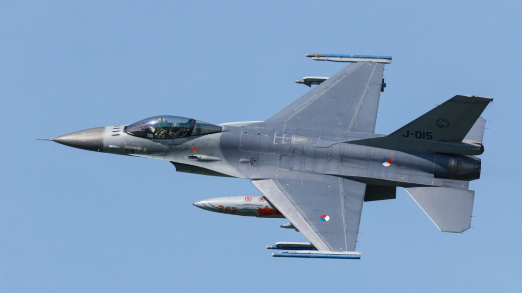 Lockheed ganha US$ 26 milhões em acordo de suporte aos F-16 da Ucrânia - Créditos: depositphotos.com / arjan1