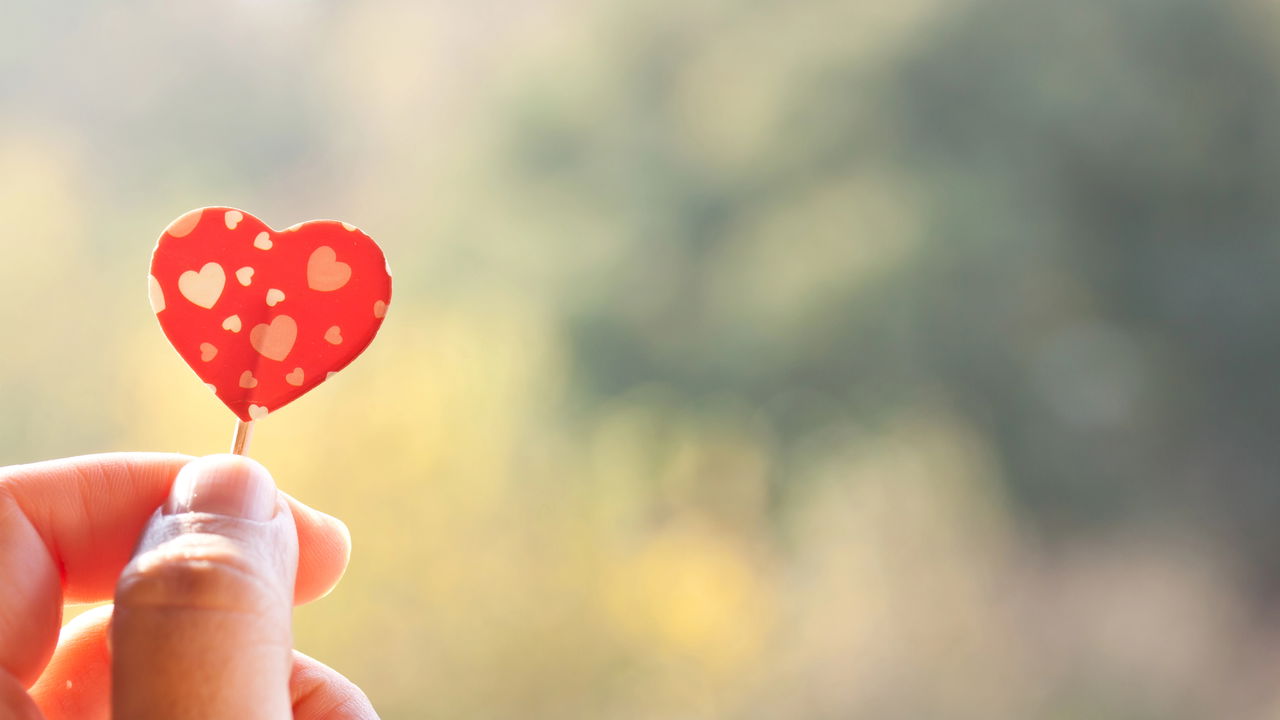 Esses 3 signos podem ter surpresas amorosas com a chegada da primavera