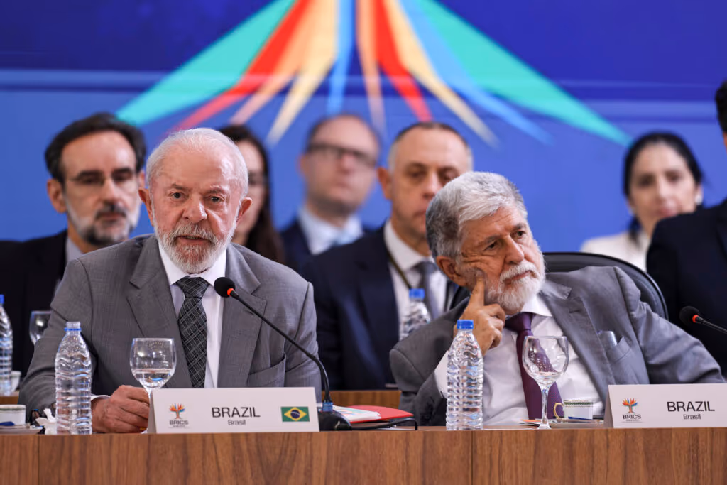 Celso Amorim se mostra cético sobre negociações com Trump