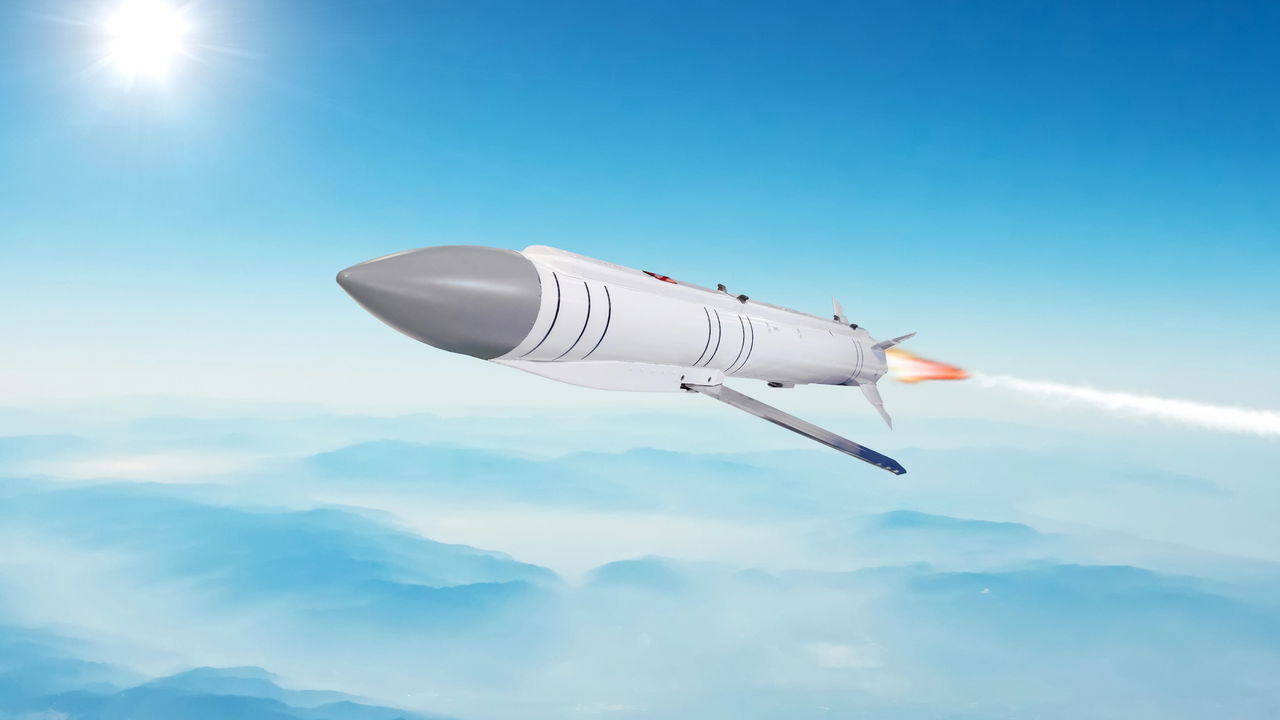 Ucrânia testou com sucesso um novo míssil “Flamingo”, que pode percorrer uma distância de 3.000 quilômetros