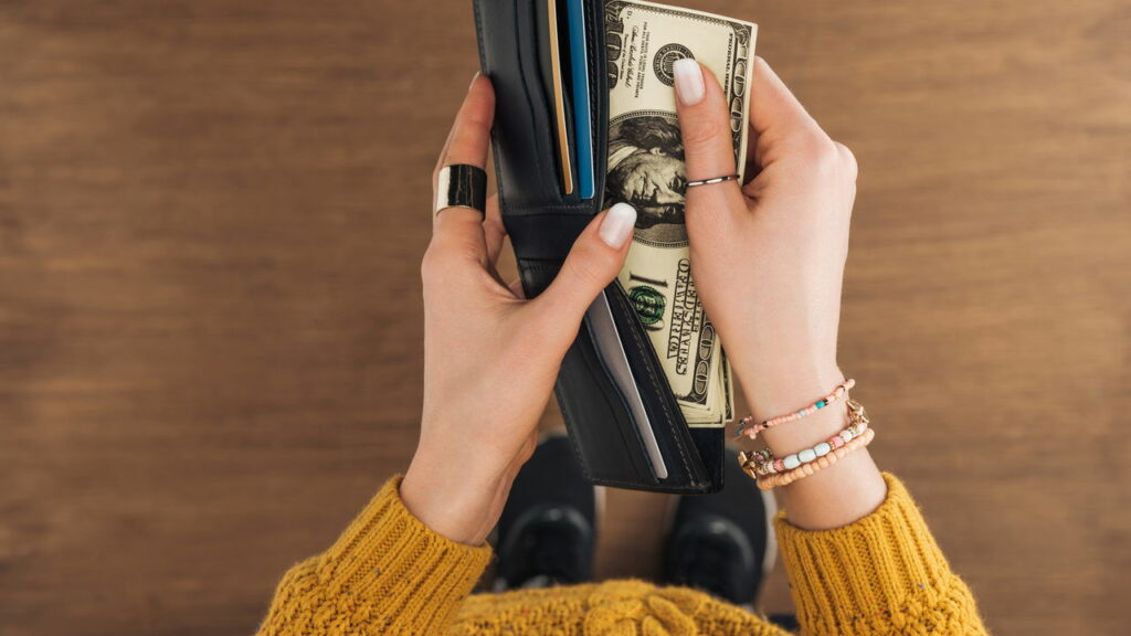 Problemas podem surgir se não houver maior controle financeiro - Créditos: depositphotos.com / AntonMatyukha