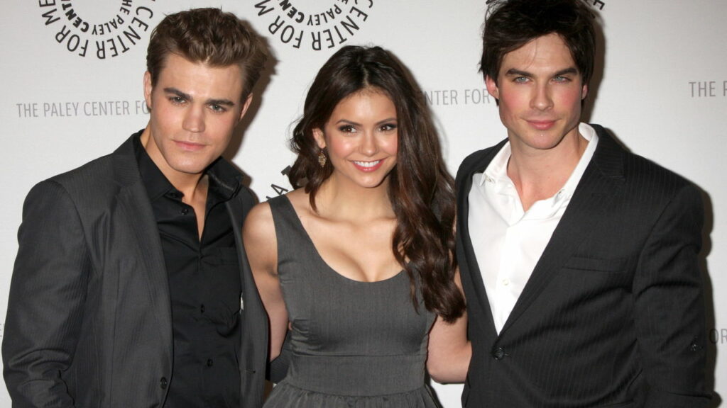 Atriz Nina Dobrev critica diferença salarial em "The Vampire Diaries"