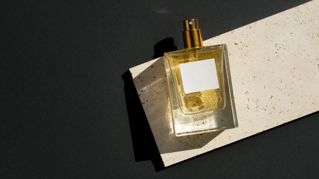 Esse truque simples faz o perfume durar mais e deixa seu cheiro marcado no ambiente