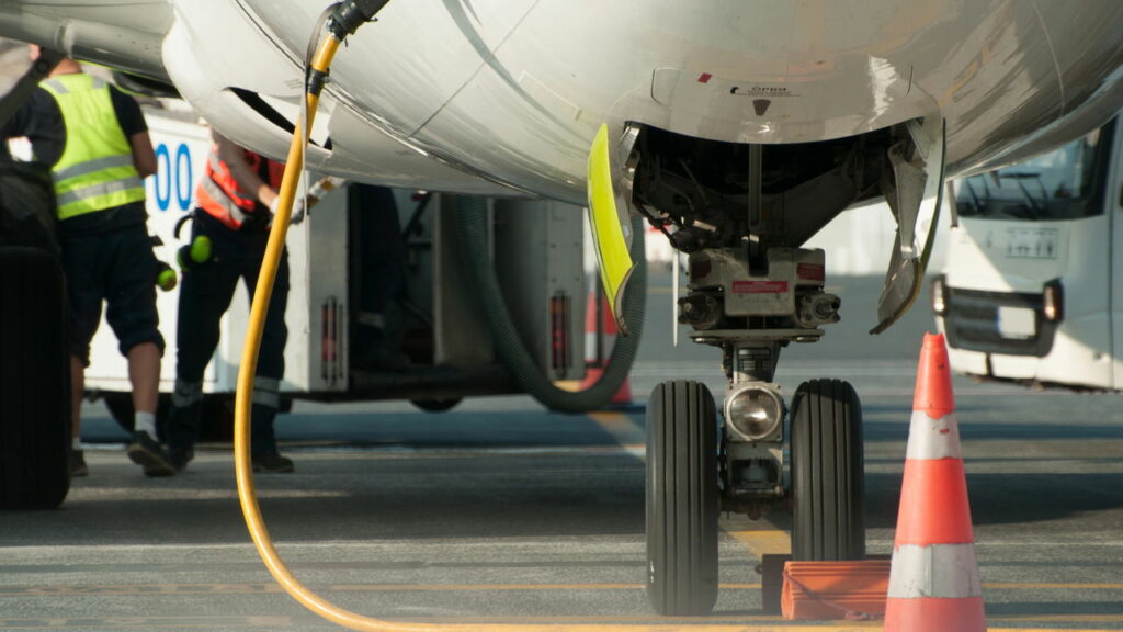 Alta no combustível pressiona aviação e pode mudar o setor aéreo