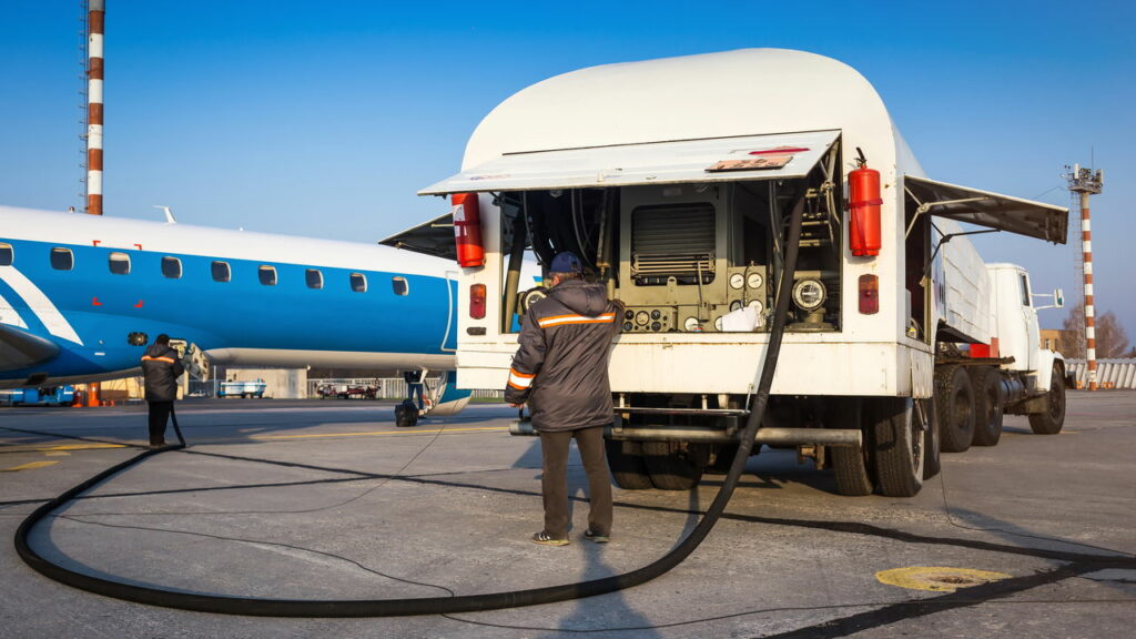 Alta no combustível pressiona aviação e pode mudar o setor aéreo - Créditos: depositphotos.com / bondvit