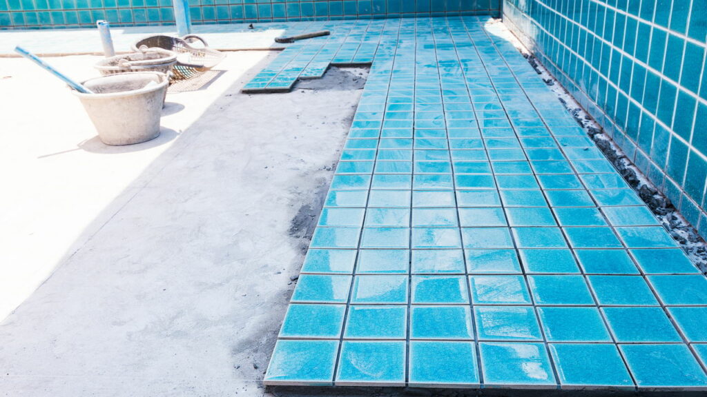 Quanto custa construir uma piscina hoje? Confira preços e materiais em 2025 - Créditos: depositphotos.com / kasipat