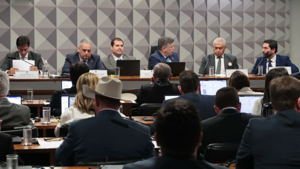 Crusoé: CPMI do INSS ouve empresário ligado a Nelson Wilians e presidente da Conafer