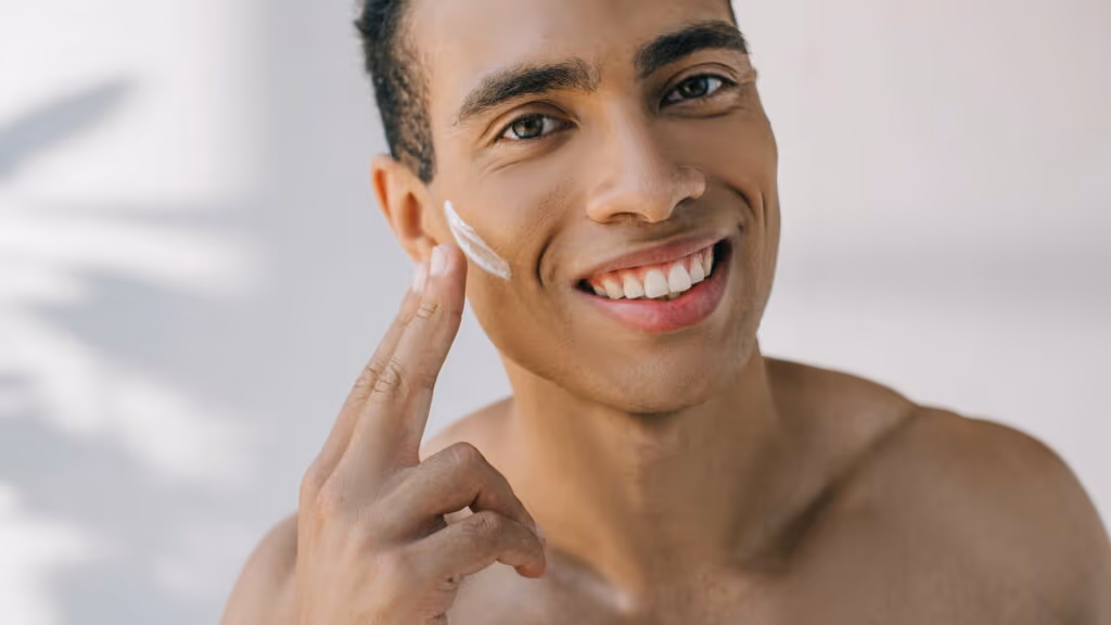 Homens estão aderindo ao skincare e o motivo vai surpreender
