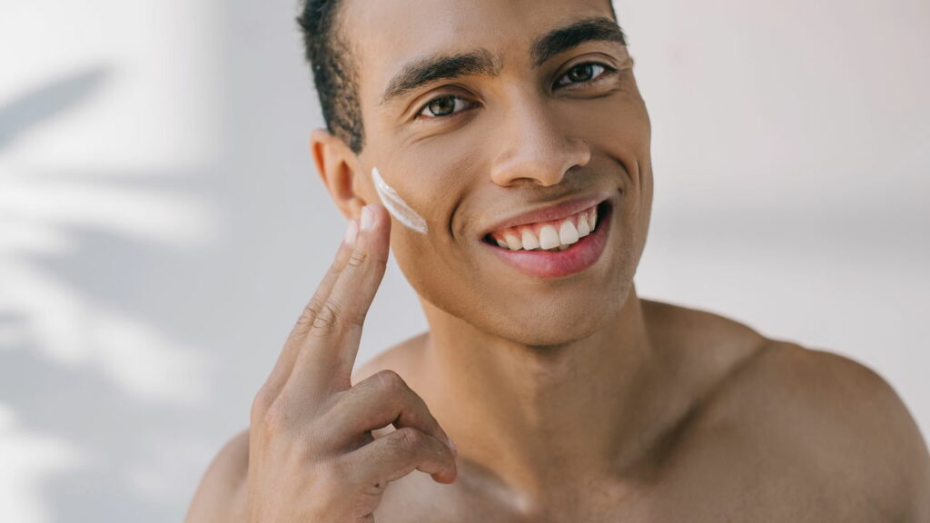 Homens estão aderindo ao skincare e o motivo vai surpreender