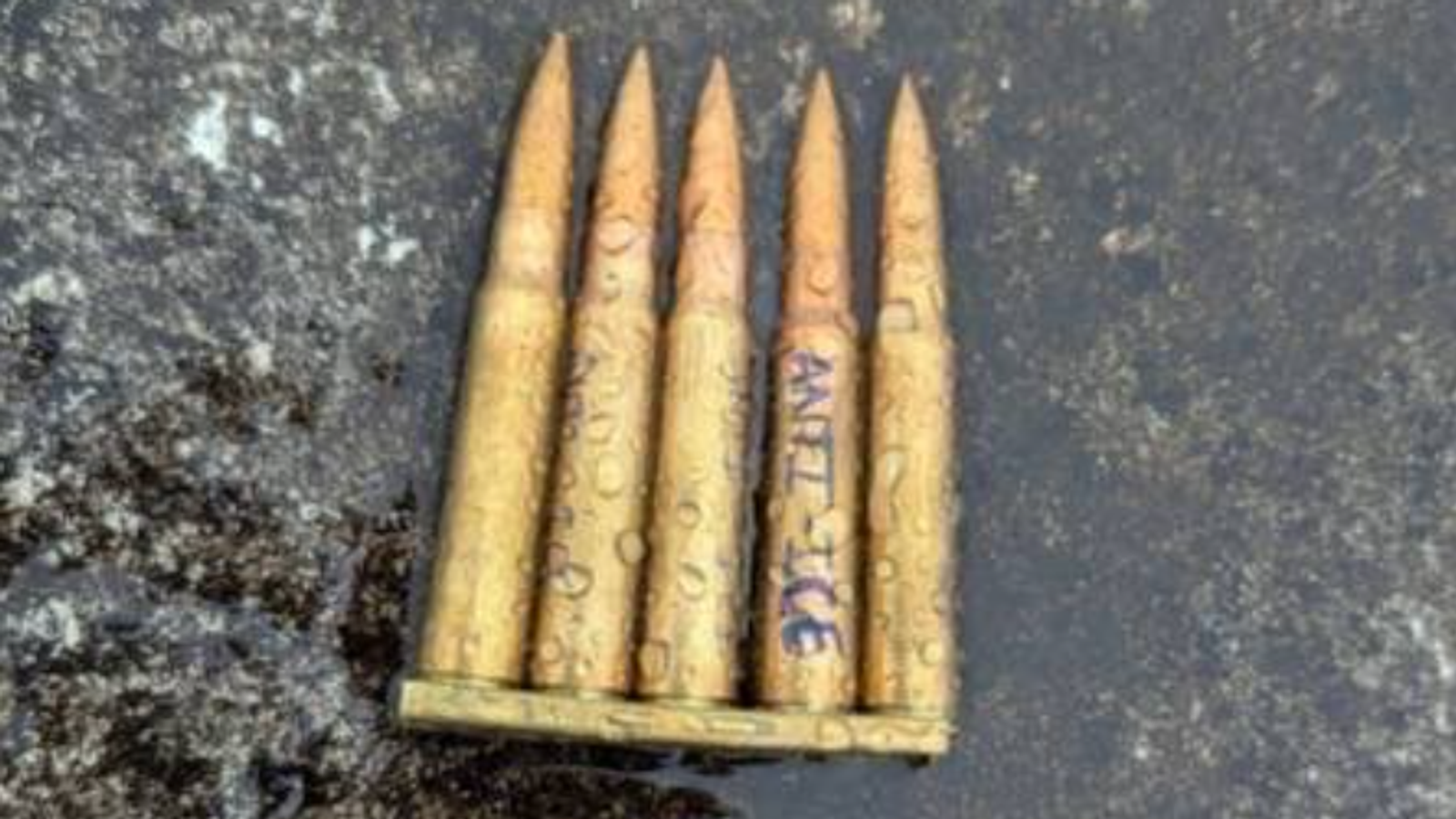 Atentado a órgão de imigração americano deixa um morto; FBI classifica crime como “político”