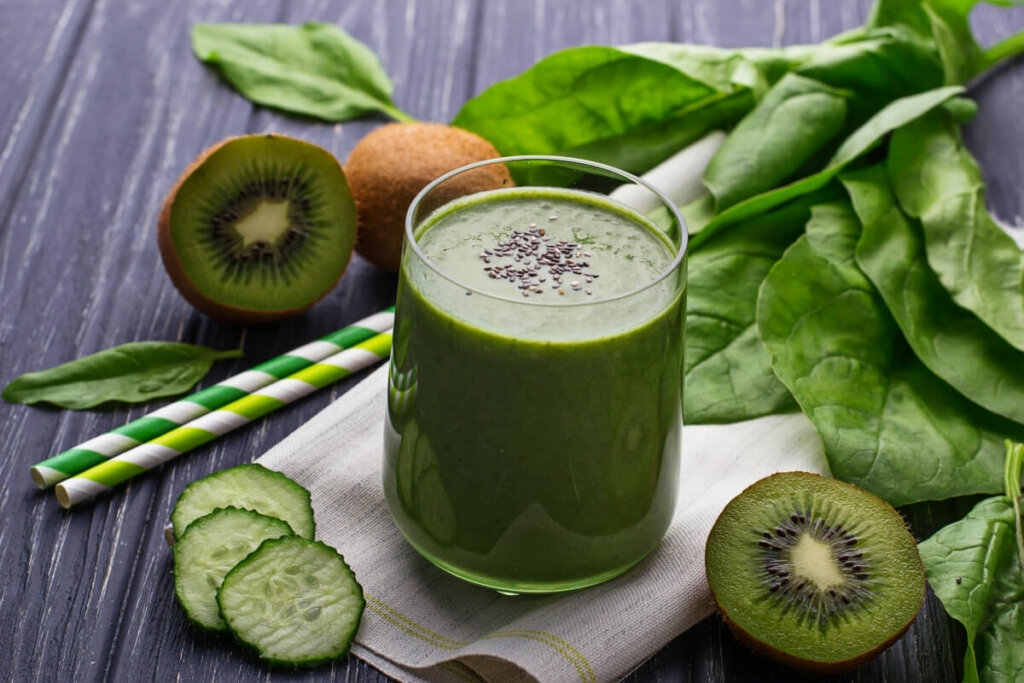 7 sucos verdes e seus benefícios para a saúde
