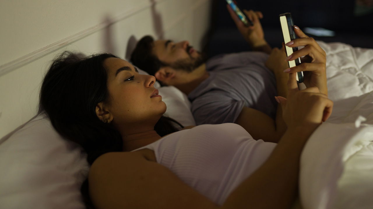 Uso excessivo de celular pode afetar seu sono, visão e foco sem que você note