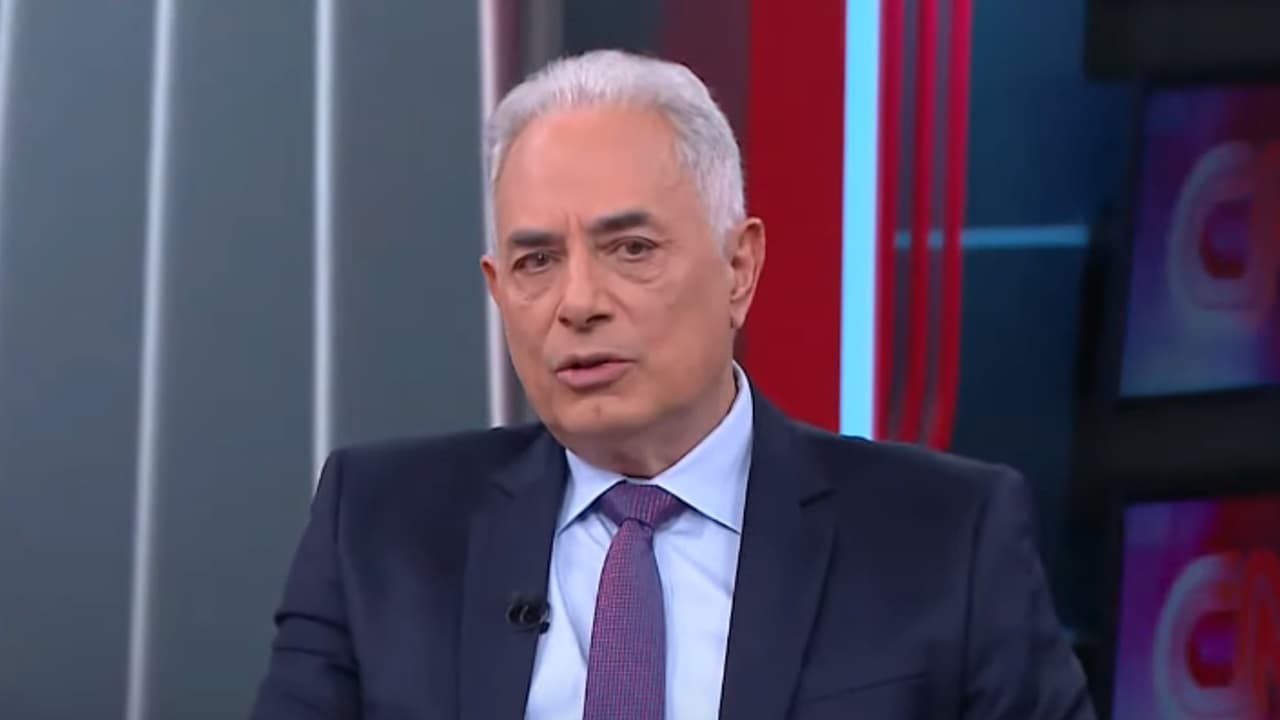 Foto bash  apresentador William Waack nary  estúdio da CNN