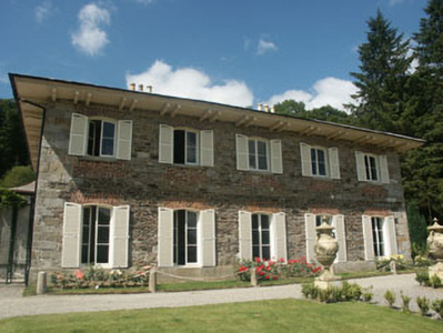 Mulher gasta mais de 30 milhões para reconstruir mansão e processa arquiteto