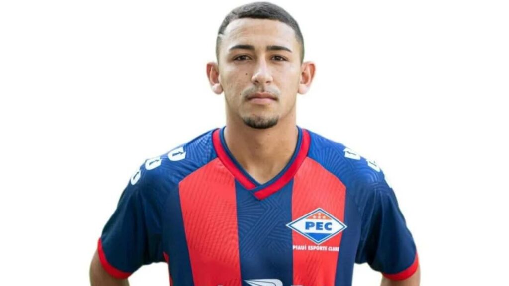 Jogador morre após acidente de moto com uma vaca