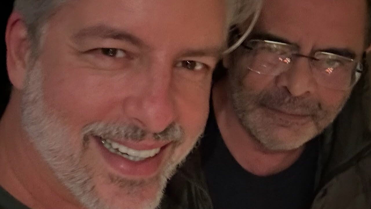 Cantor Victor Chaves tem condenação por agressão revertida