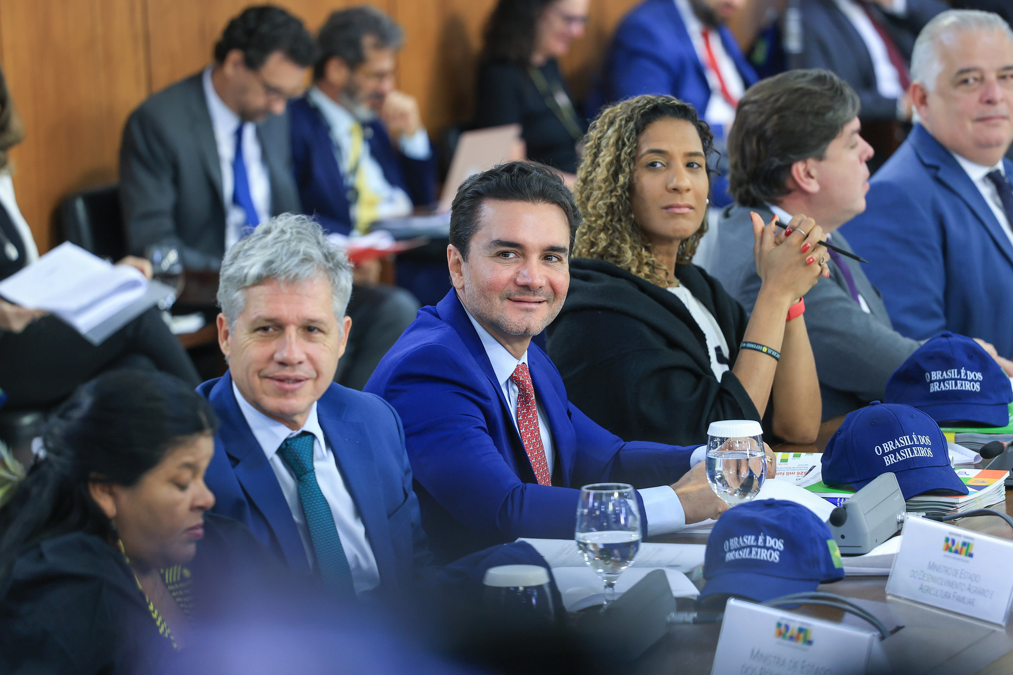 Sabino decide permanecer no governo “pelo bem do turismo”