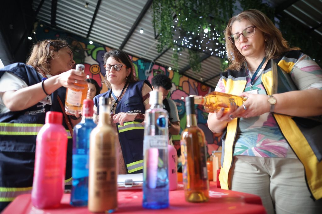 Como São Paulo fiscaliza e interdita estabelecimentos que falsificam bebidas