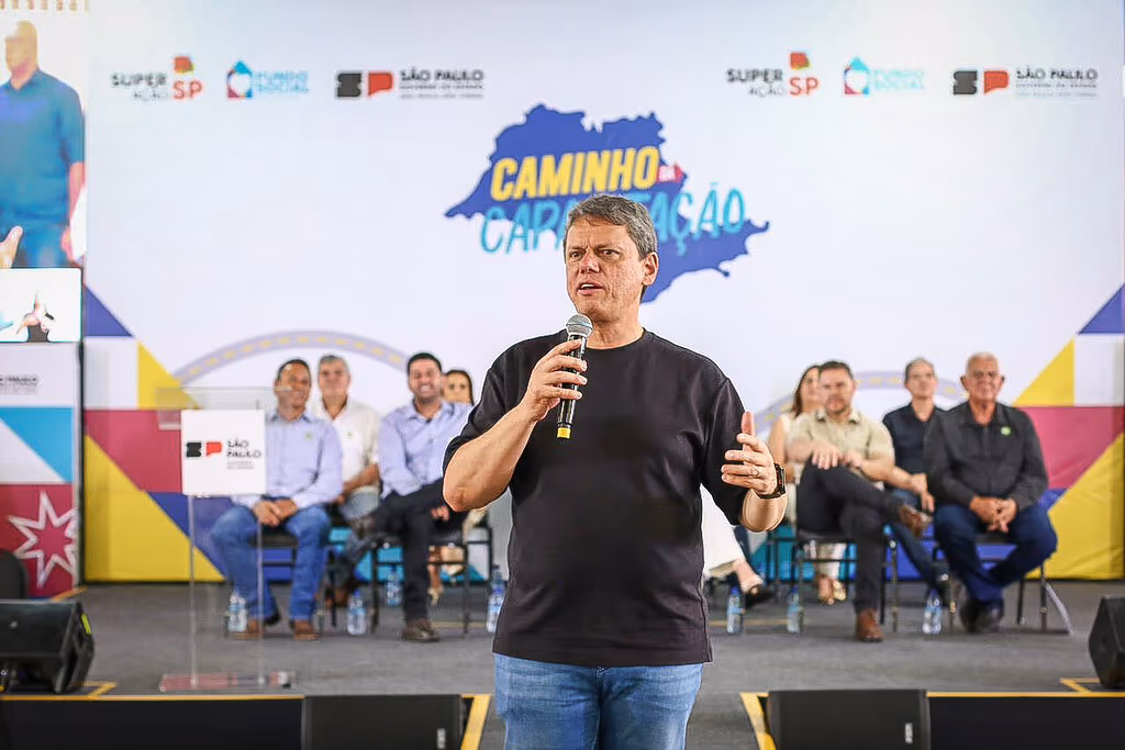 Tarcísio avança como favorito à reeleição, aponta Paraná Pesquisas