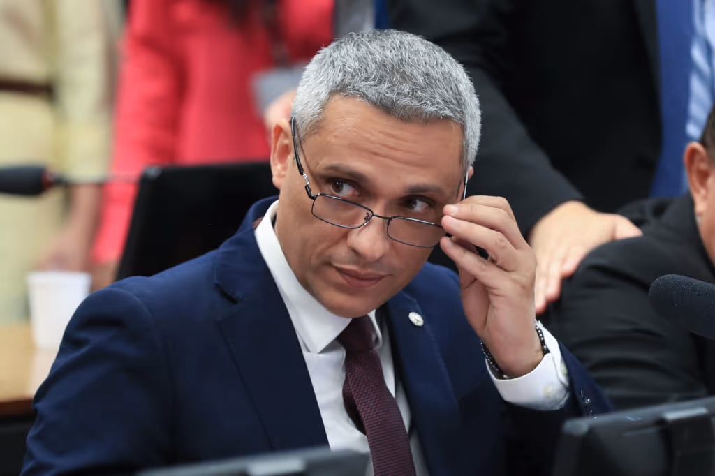 PF indicia Gayer por desvio de cota parlamentar