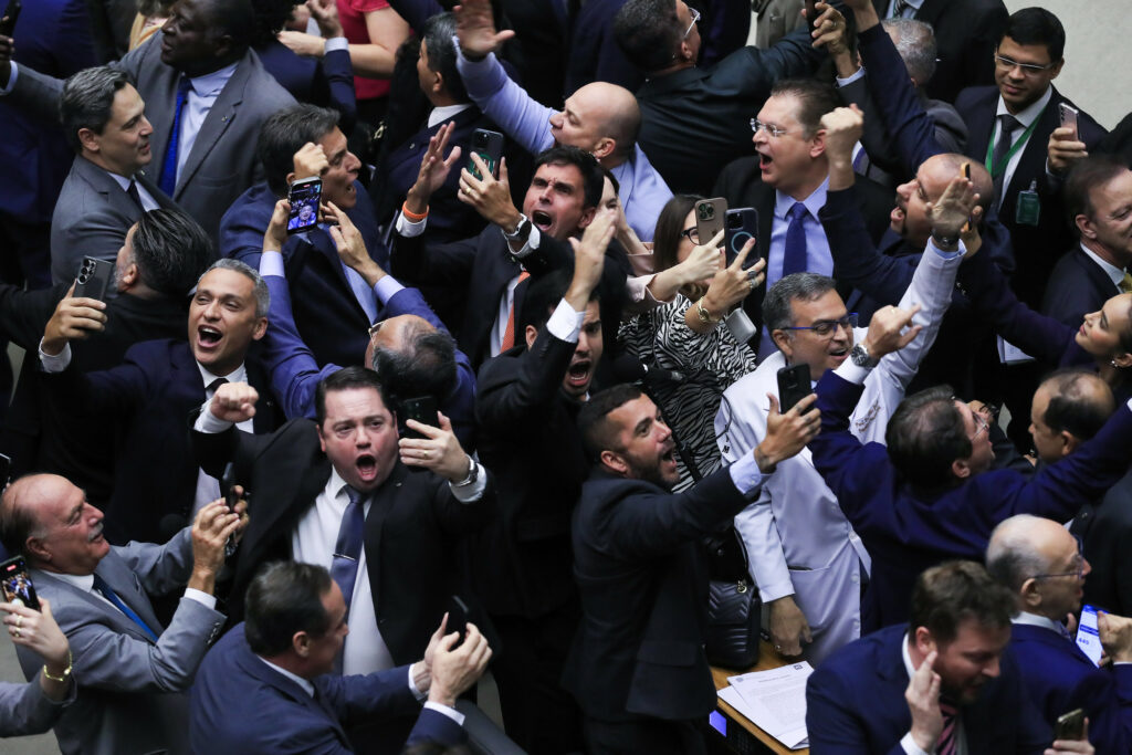 Janela partidária termina nesta sexta-feira