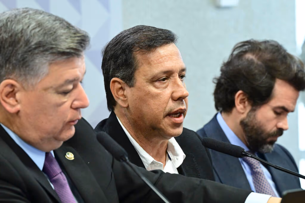 Em 30 minutos, presidente do sindicato do Frei Chico ficou em silêncio 13 vezes