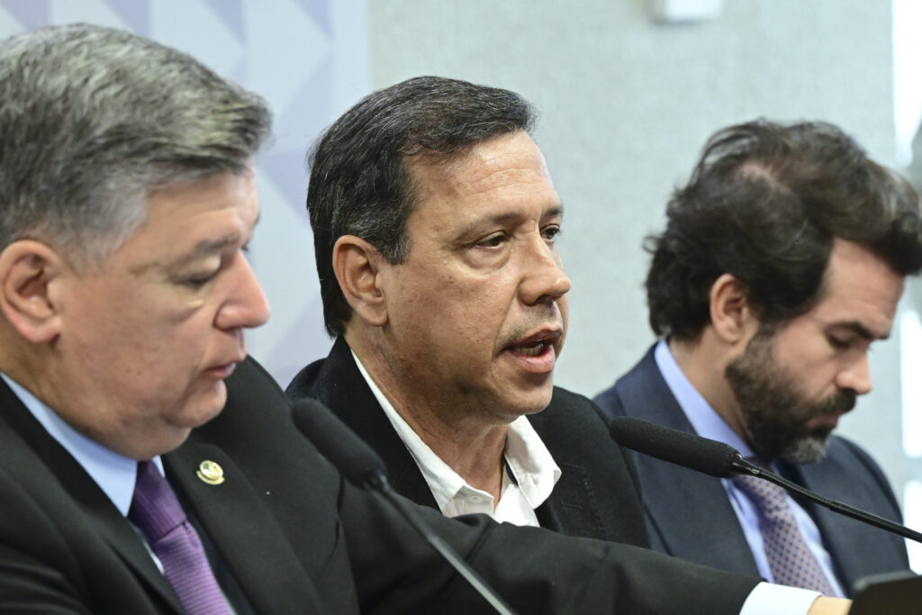 Em 30 minutos, presidente do sindicato do Frei Chico ficou em silêncio 13 vezes