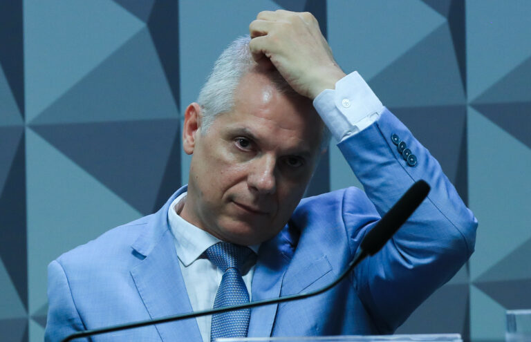 Exclusivo: Stefanutto e Virgílio são afastados por mais 60 dias de funções na AGU