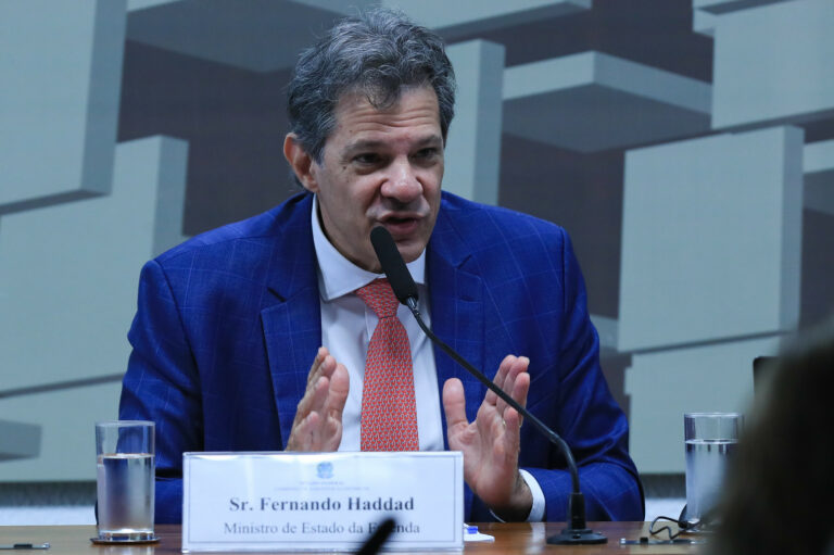 Imposto de importação pode render até R$ 20 bi ao governo