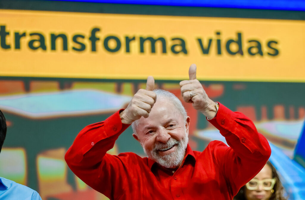 Lula reclama de votos no Rio e chama Witzel de “picareta”