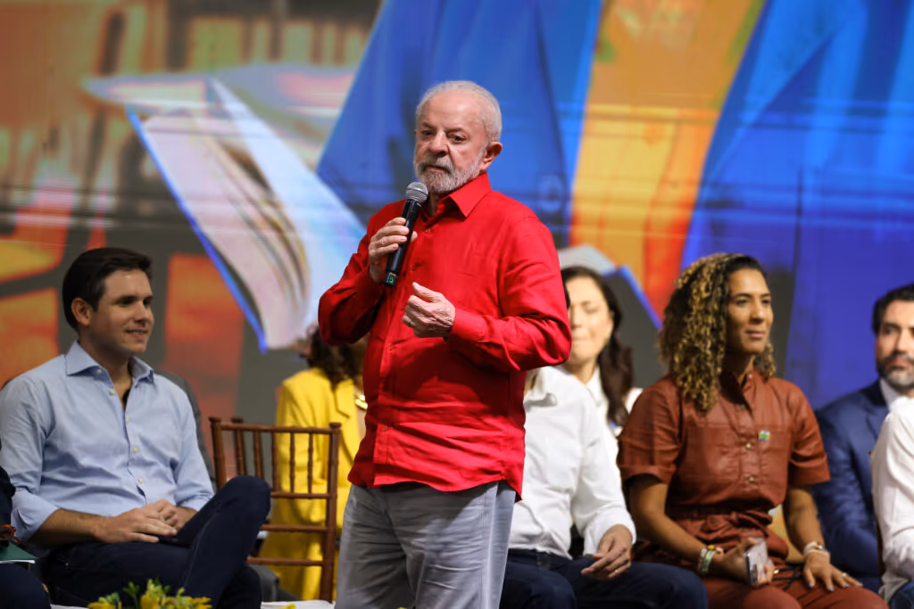 Brasileiros querem mudança na forma de governar, aponta Paraná Pesquisas