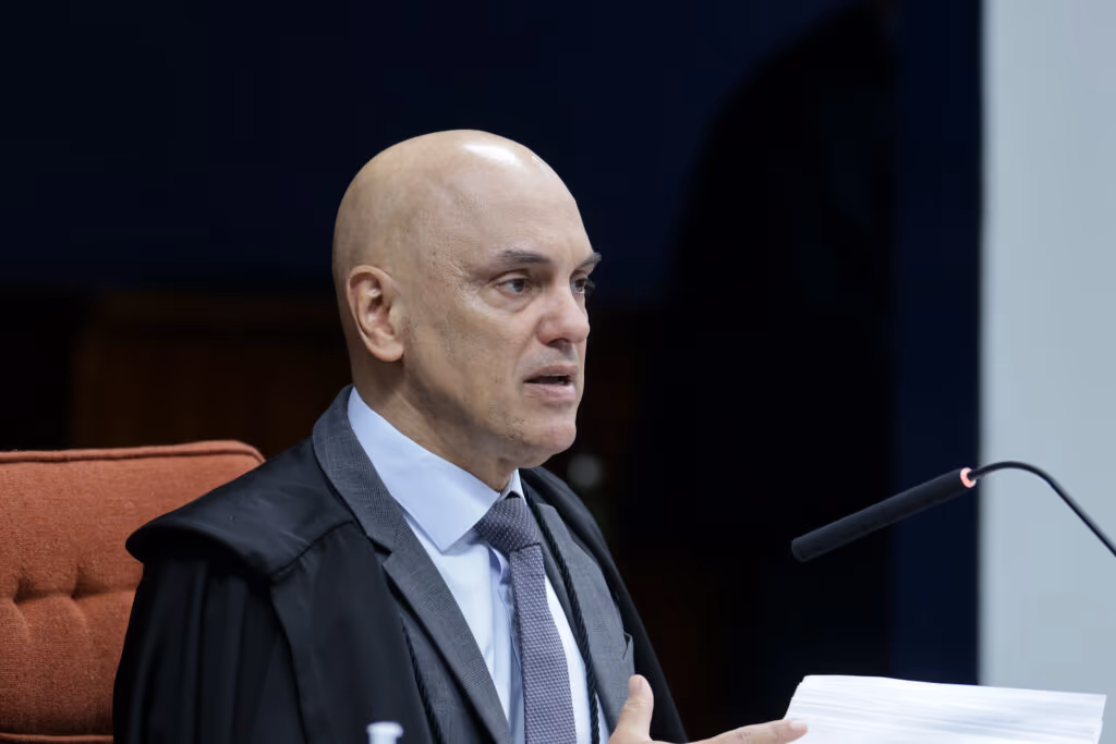 Moraes pede sessão da 1ª Turma para referendar prisão de Bolsonaro