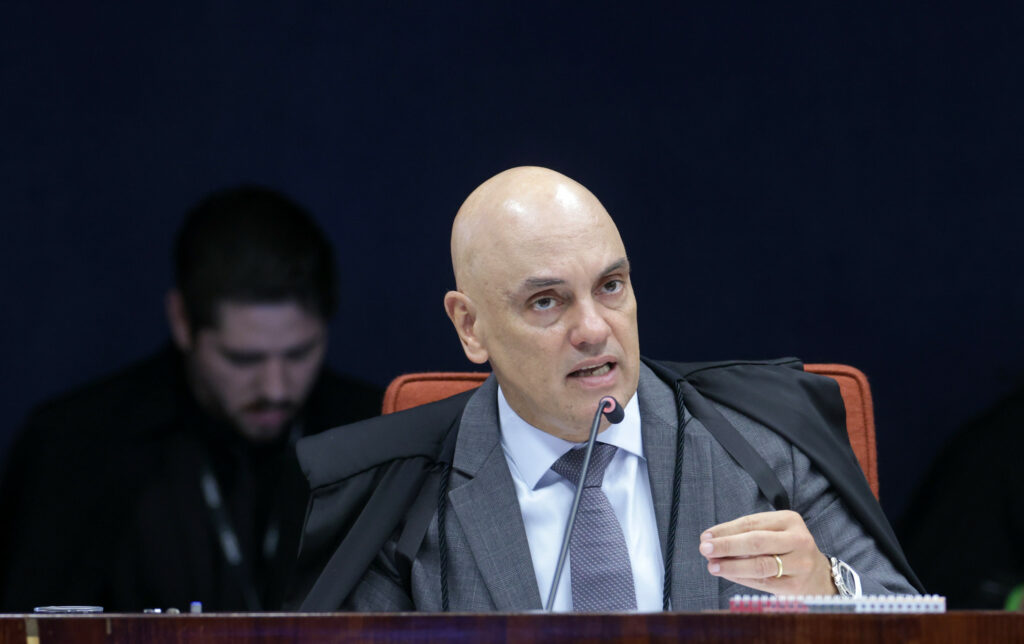 Moraes atribui prisão de Bolsonaro à vigília convocada por Flávio