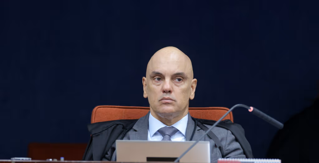 Moraes dá 24 horas para defesa de Bolsonaro explicar violação de tornozeleira