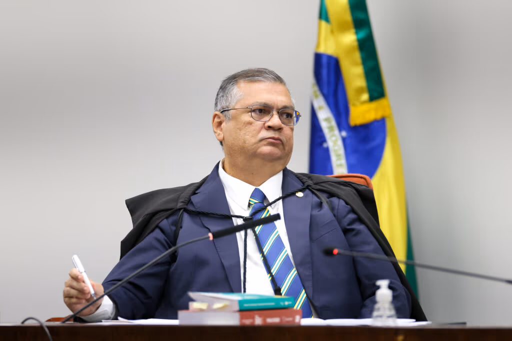 Dino manda Congresso explicar critério no contingenciamento de emendas